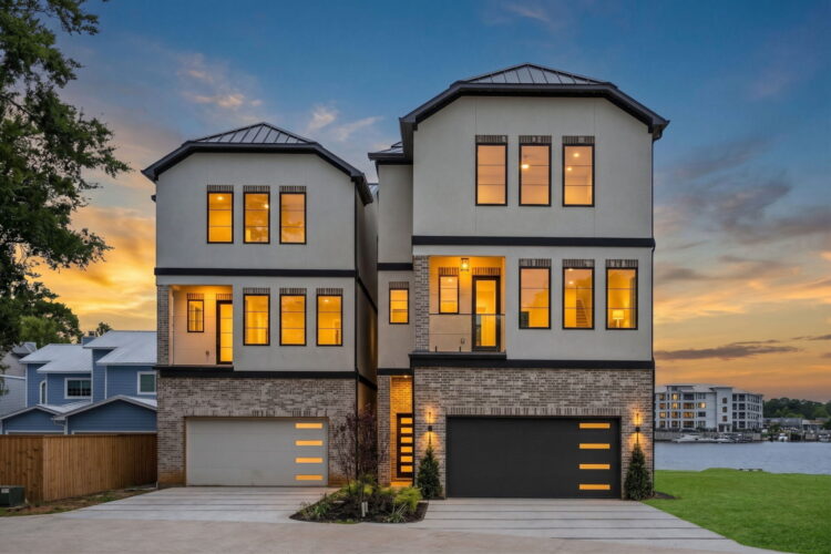 Marina Court – Luxury Lakefront Homes on Lake Conroe Photo Slide